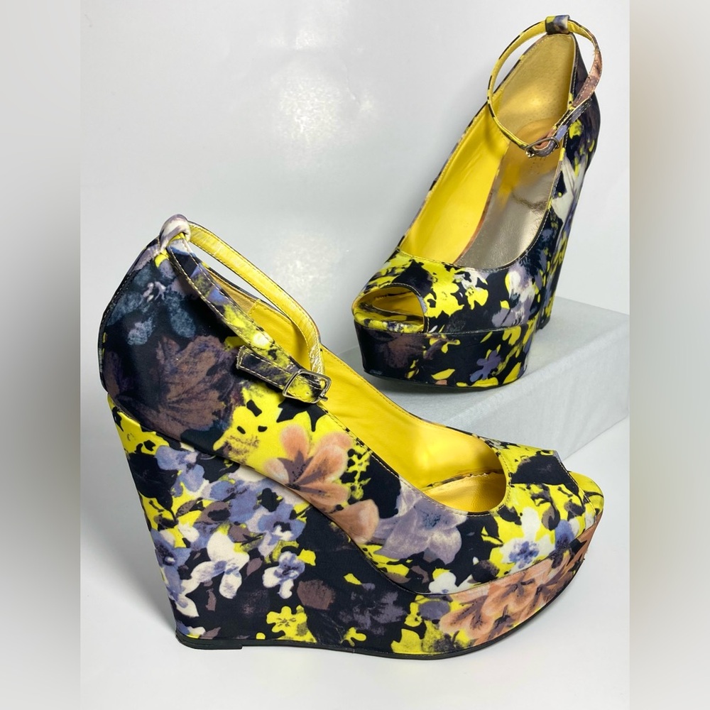 Bakers Flaunt Peep Toe Wedge Heels - Floral Yellow/Black - Womens Size 8
